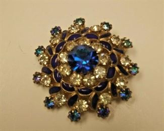 https://www.ebay.com/itm/114235278480	AB0364 USED VINTAGE COSTUME JEWELRY BLUE & WHITE COLOR RHINESTONES WITH BLUE	 Auction 
