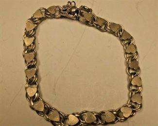 https://www.ebay.com/itm/114234004059	AB0377 USED VINTAGE 9.25 STERLING SILVER 7 INCH HEART CHARM BRACELET CONDITION NOTE PICTURES 7 INCHES LONG  WEIGHT 10.8 GRAMS BOX 74 AB0377	 $20.00 
