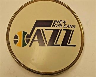 https://www.ebay.com/itm/114235271571	AB0379 USED VINTAGE 1970s  NEW ORLEANS JAZZ BASKETBALL BELT BUCKLE MADE BY H.J. ORBIT CORP. WEIGHT 6 OZ CONDITION NOTE PICTURES BOX 74 AB0379	 Auction 
