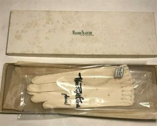 https://www.ebay.com/itm/114235284114	BU050: MAISON BLANCHE NEW ORLEANS NEW IN BOX VINTAGE LADY GLOVES	 Auction 
