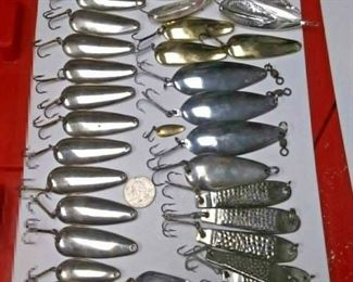https://www.ebay.com/itm/114241852581	AB0396 USED LOT OF 32 VINTAGE FRESHWATER SPOONS FISHING LURES P.F. LUEGER, EVEN	 Auction 

