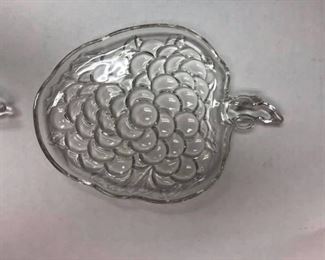 https://www.ebay.com/itm/124208476843	Cma2086: Glass Grape Cluster Dish (6) Local Pickup	 $30.00 
