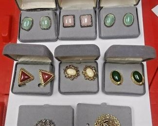Starts 06/05/2020 After 6 PM https://www.ebay.com/itm/124207298237	AB0407 MONICA GENUINE STONE USED VINTAGE COSTUME JEWELRY BROOCHES & PIERCED EA	Auction
