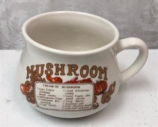 https://www.ebay.com/itm/124209014528	LAN9884 Vintage Mushroom Soap Cup Local Pickup	 $10.00 	Buy-It-Now

