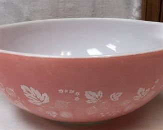 https://www.ebay.com/itm/114246375017	LAN9891 Vintage Pyrex 4 Qt Pink & White Gooseberry Cinderella Mixing Bowl 444	 Auction 	Starts 06/05/2020 After 6 PM

