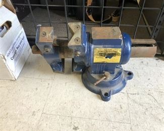 https://www.ebay.com/itm/124210150747	LAN9897: Multi Purpose 5" Vise / Anvil Local Pickup	 $75.00 
