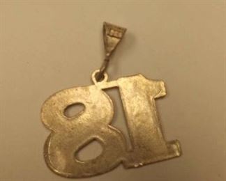 https://www.ebay.com/itm/114163339127	Rxb009 STERLING SILVER CHAIN FAB OF THE NUMBER 18 WEIGHT 3.3 GRAMS	 $10.00 	Firm
