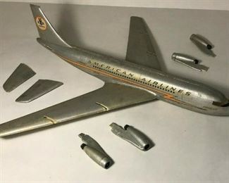 https://www.ebay.com/itm/124233189349	BU045: VINTAGE AMERICAN AIRLINES ASTROJET AIRPLANE MODEL	 $20.00 
