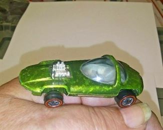https://www.ebay.com/itm/114272432237	BU3084 USED VINTAGE 1967 GREEN HOTWHEELS SILHOUETTE RED LINE WHEELS MADE IN USA	 $20.00 
