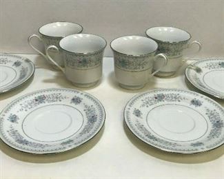 https://www.ebay.com/itm/114272440890	KC002: CROWN MING FINE CHINA JIAN SHIANG MADE IN CHINE 4 CUPS/4 SAUCERS	 $20.00 
