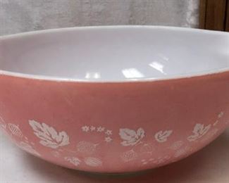 https://www.ebay.com/itm/124233253937	LAN9891 Vintage Pyrex 4 Qt Pink & White Gooseberry Cinderella Mixing Bowl 444	 $20.00 
