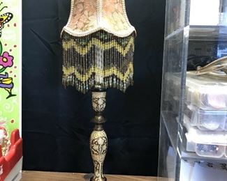 https://www.ebay.com/itm/124408693373	KG4009 Hand Painted Decorative Lamp with Beaded Shade Pickup Only		 Auction 
