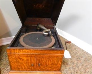 Table top wind up Victrola