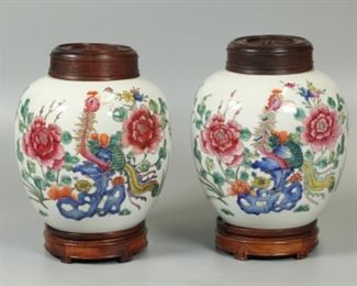 pair of Chinese porcelain cover jars, possibly 18th/19th c.