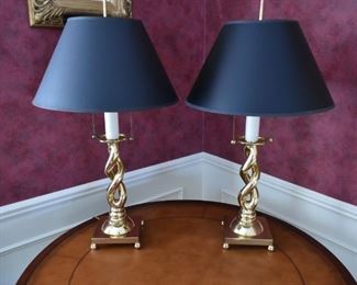 2 decorative lamps
