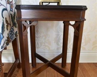 Accent table