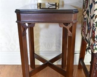 Accent table