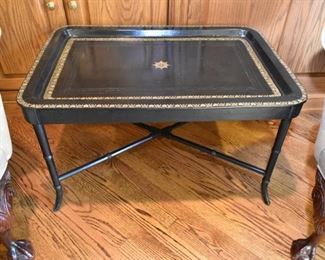 Accent table w/removable tray
