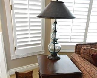 Ethan Allen Accent table, magazine rack, Decorative lamp