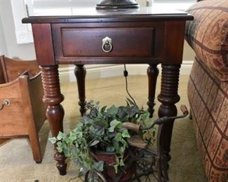 Accent table