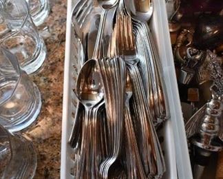 Flatware set