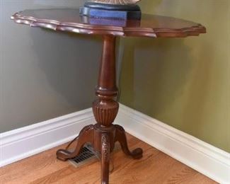 accent table