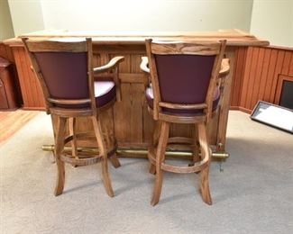Wood Bar, 2 bar stools