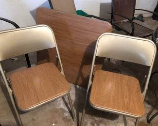 Like new card table and 4 padded chairs 