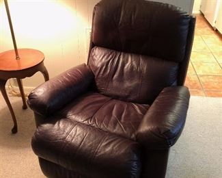 wonderful rich brown leather recliner