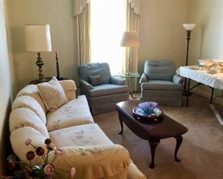 Formal living room , everything in perfect immaculate condition