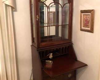 Desk top open , nice narrow small size piece