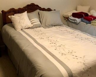 queen size bed $150