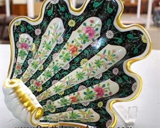  Porcelain Hand Painted “Herend Hungary”” Shell Style Candy Dish 7521-1-11/sn

Auction Estimate $100-$200 – Located Glassware  