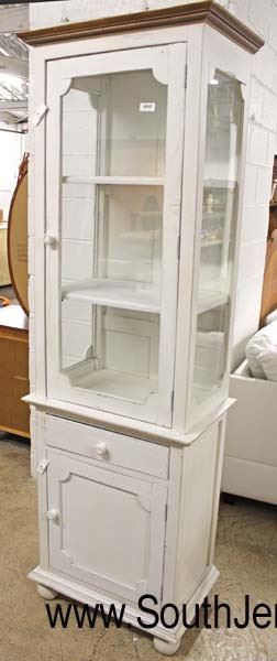  Decorator Display Cabinet in White with 2 Doors 1 Drawer

Auction Estimate $200-$400 – Located Inside 