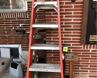 6 Foot Fiberglass Ladder