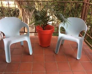 Magis chairs, large red outdoor pot