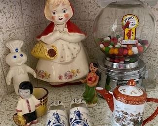 Miscellaneous vintage decor