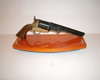 ANTIQUE BLACK POWDER GUN