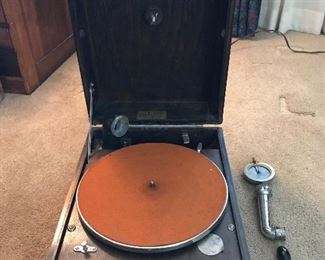 The Lark Phonograph manufactured by The Zeller Manufactoring Co., Dayton Ohio