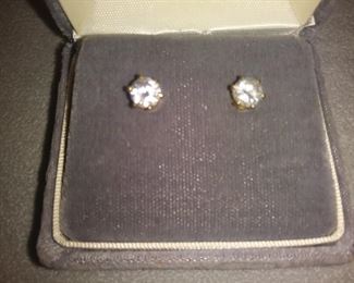 Absolutely gorgeous Diamonds with .76 total weight