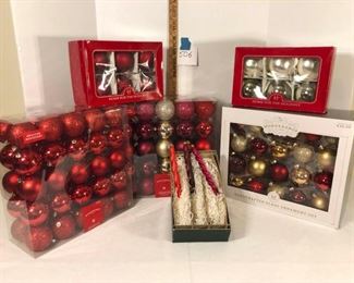 Christmas Ornaments https://ctbids.com/#!/description/share/312875