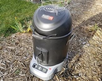 Char Broil Infrared Electric Smoker and Roaster https://ctbids.com/#!/description/share/312913