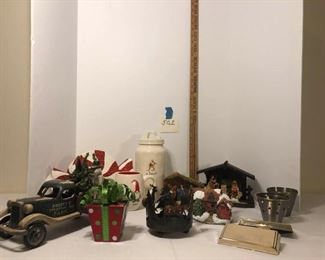 Christmas Lot Decorations https://ctbids.com/#!/description/share/312870