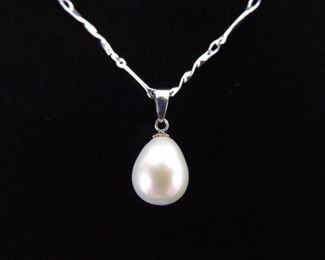 .925 Sterling Silver Pearl Pendant Necklace
