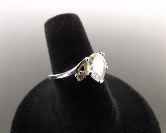 .925 Sterling Silver Pear Cut Crystal Ring Size 7
