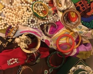 Pucci, lucite bracelet, Bakelite, Museum Metropolitan Art. Beaded bags. scarfs gucci, Oscar dela Renta