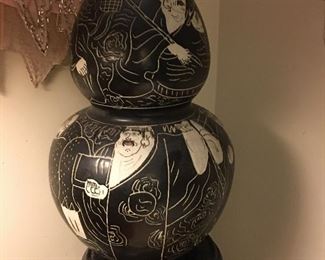 Black vase gourd shape