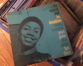 We’re un earthing RECORDS! Albums AND 78’s! 45s CDs Bose CD player Bose radio Record player Motorola flip phone 📲 