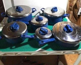 Blue T-Fal Pot/Pan Set https://ctbids.com/#!/description/share/313243