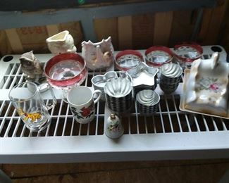 Glassware / mini baking containers https://ctbids.com/#!/description/share/313323